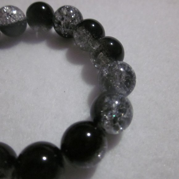Two Tone Black & Clear Crackle Stretch Bracelet - Picture 5 of 6